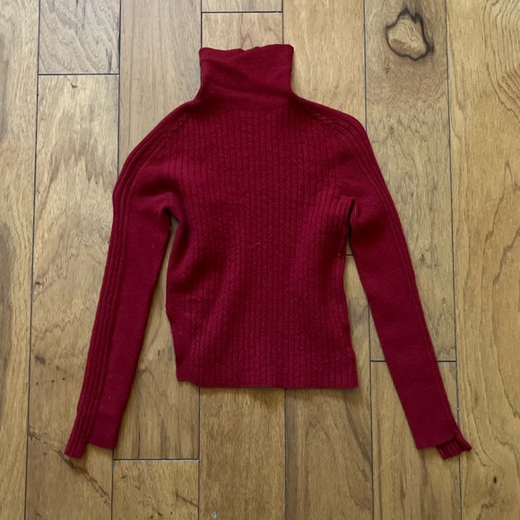 Red turtleneck sweater - Picture 2 of 3